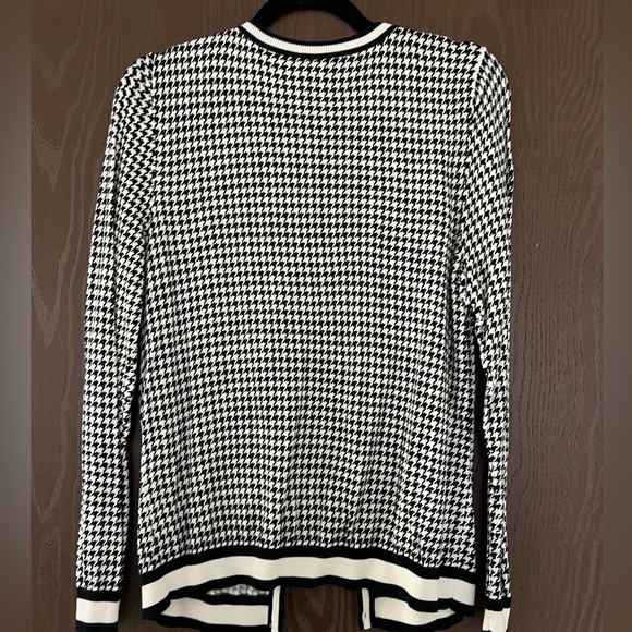 Talbot’s Blouse - Picture 2 of 2